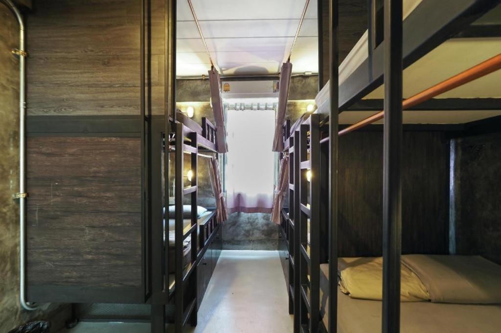 Vm1 Hostel Bangkok Bagian luar foto