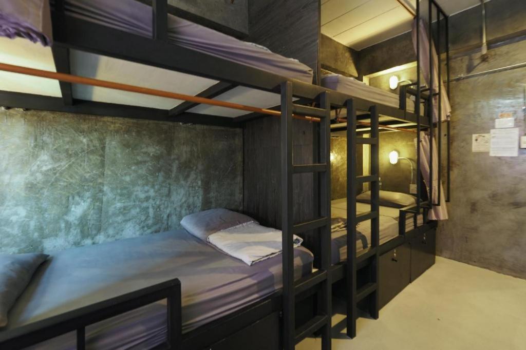 Vm1 Hostel Bangkok Bagian luar foto